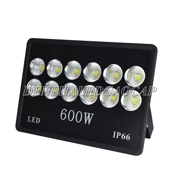 Đèn pha LED 600W với nhiều ưu điểm nổi bật